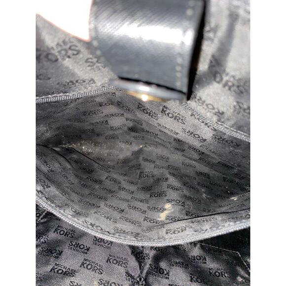 Michael Kors Large Black & White Striped Tote Bag with Gold Logo Hardware - Picture 4 of 12